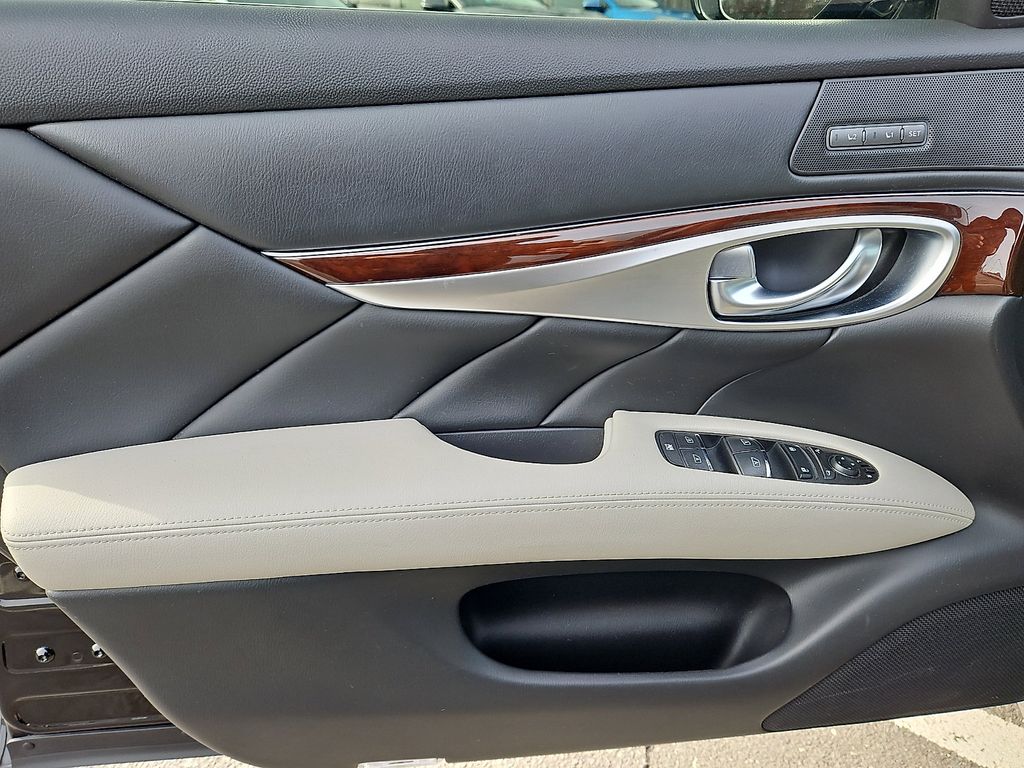 Thumbnail: 2019 INFINITI Q70 - 13