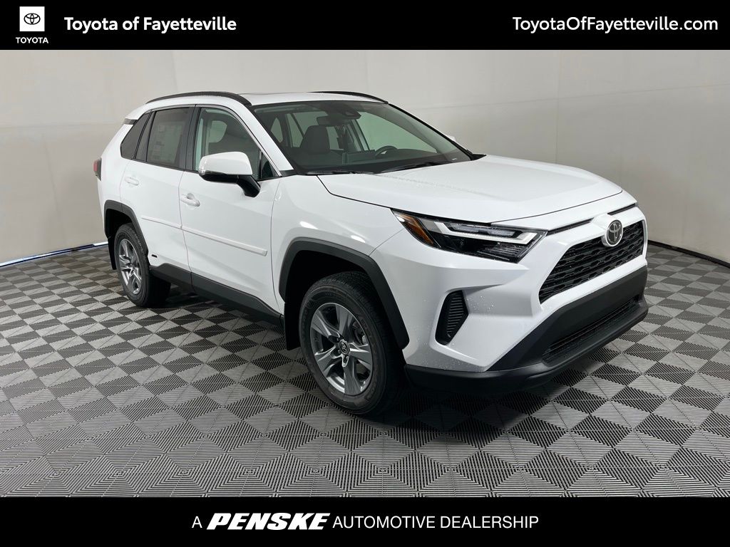 2025 Toyota RAV4 XLE 12