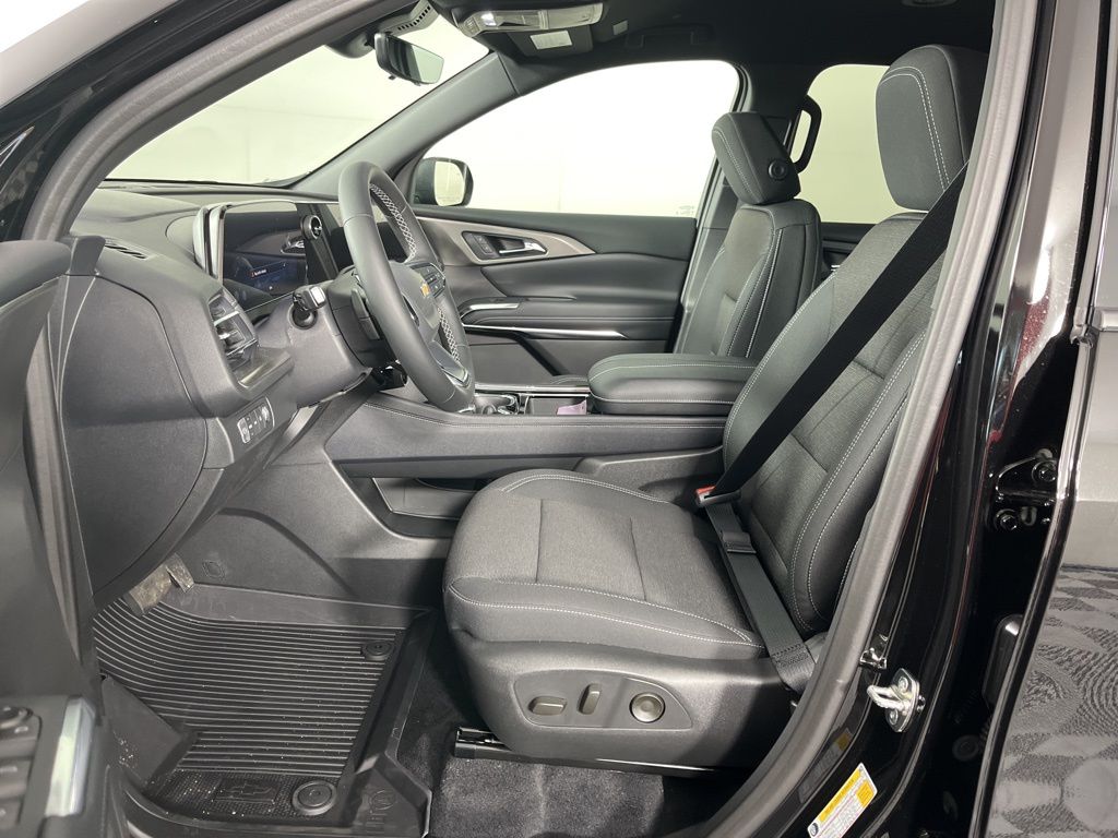 Thumbnail: 2026 Chevrolet Traverse - 24