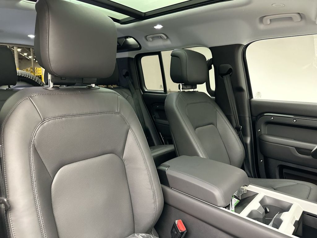 Thumbnail: 2025 Land Rover Defender - 5