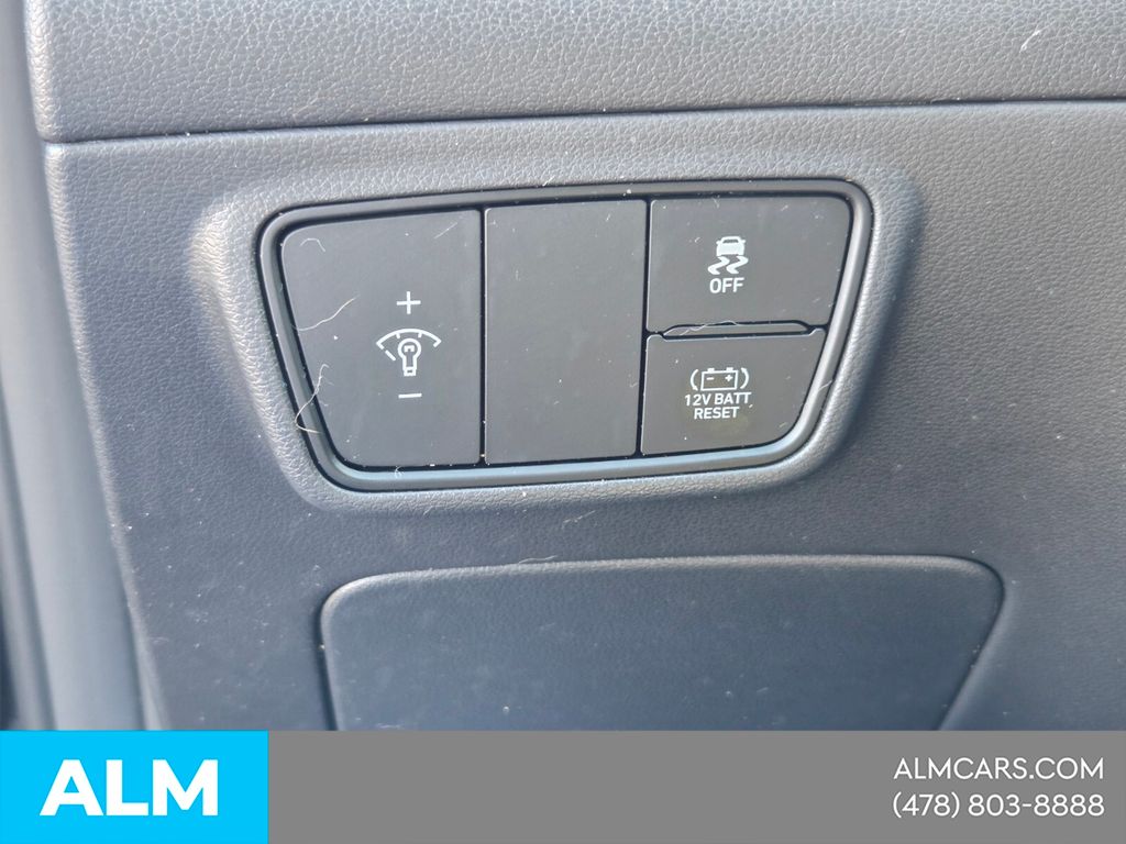 Used 2022 Black Hyundai Blue image 28