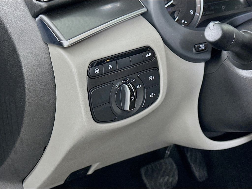 Thumbnail: 2025 INFINITI QX50 - 10