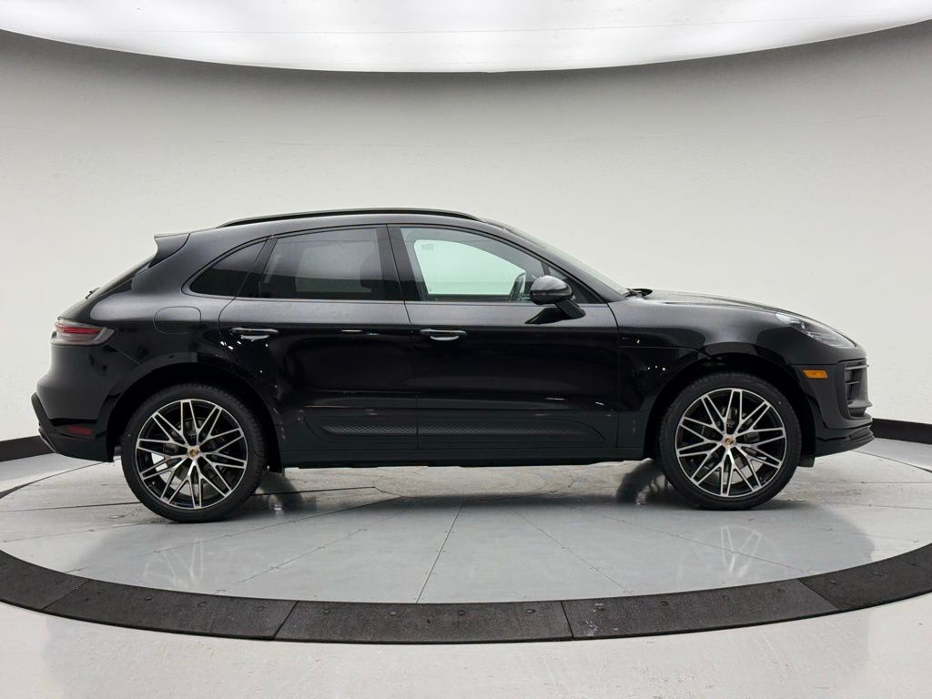 Thumbnail: 2026 Porsche Macan - 6