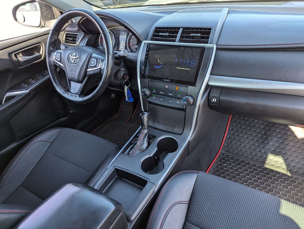 2016 Toyota Camry SE 34