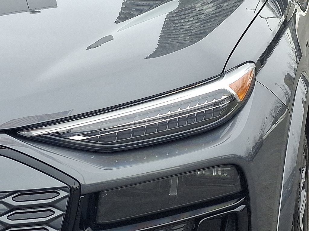 Thumbnail: 2025 Audi SQ6 e-tron - 9