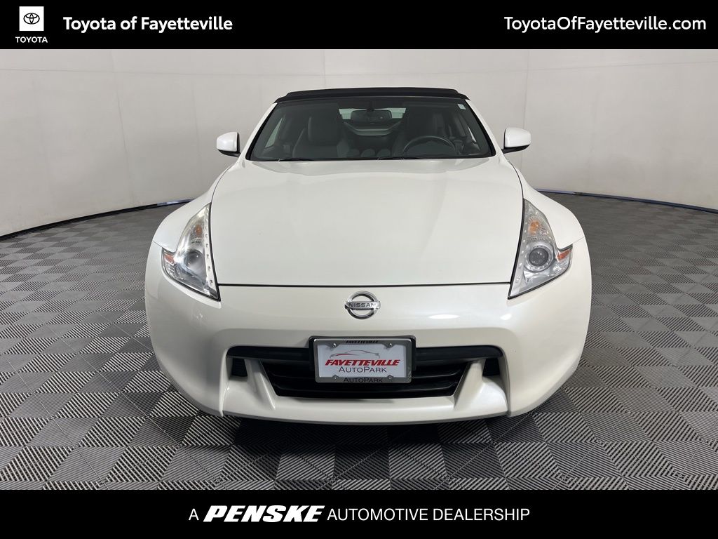 Thumbnail: 2010 Nissan Z - 7