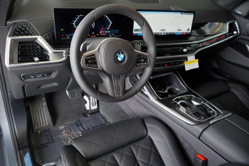 Thumbnail: 2026 BMW X7 - 12