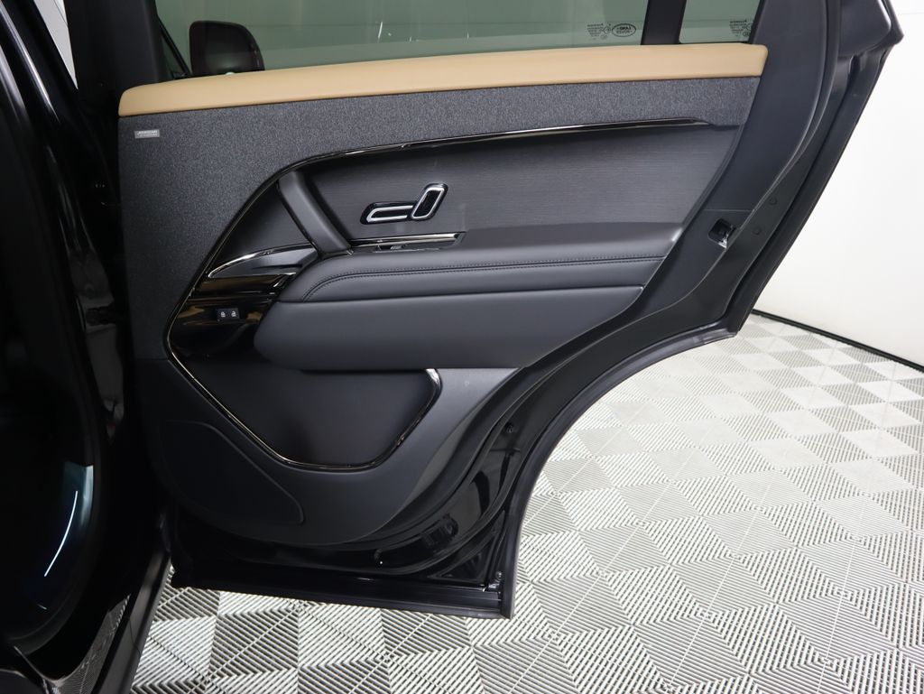 Thumbnail: 2026 Land Rover Range Rover Sport - 28