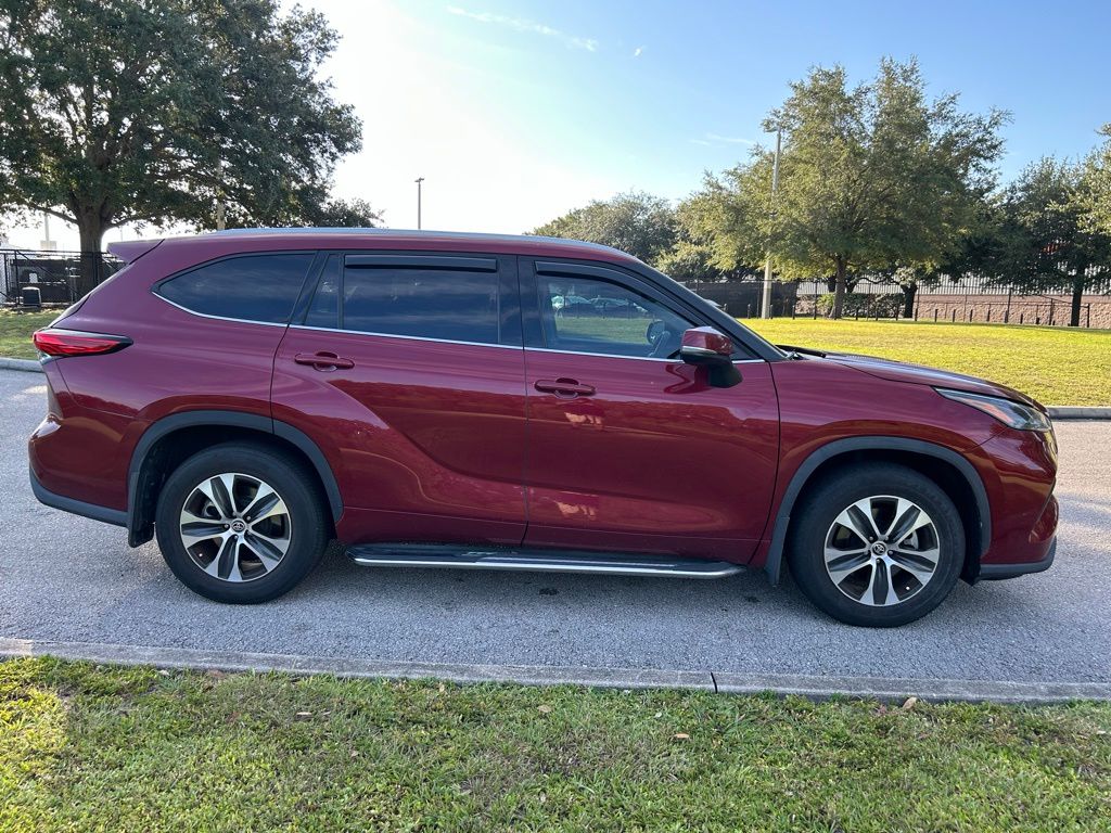 Thumbnail: 2022 Toyota Highlander - 6