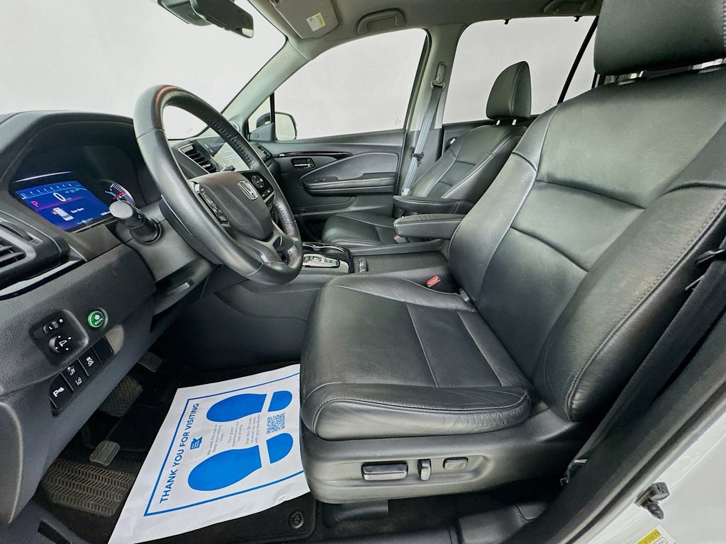 Used Car 2020 Honda Pilot  Touring For Sale Under $25,000 In Austin, Texas