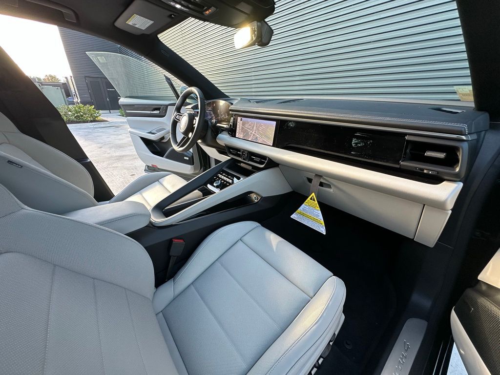 2024 Porsche Macan T 28