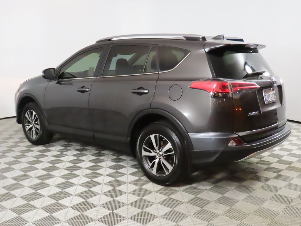 Thumbnail: 2018 Toyota RAV4 - 3