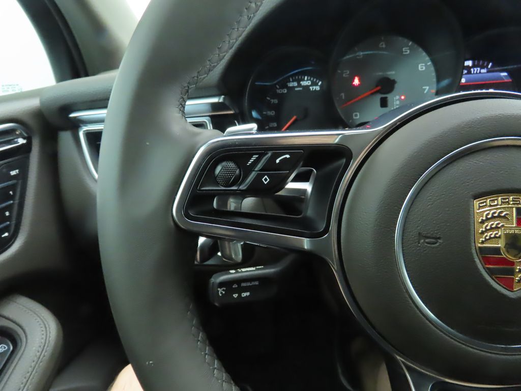 Thumbnail: 2015 Porsche Macan - 14