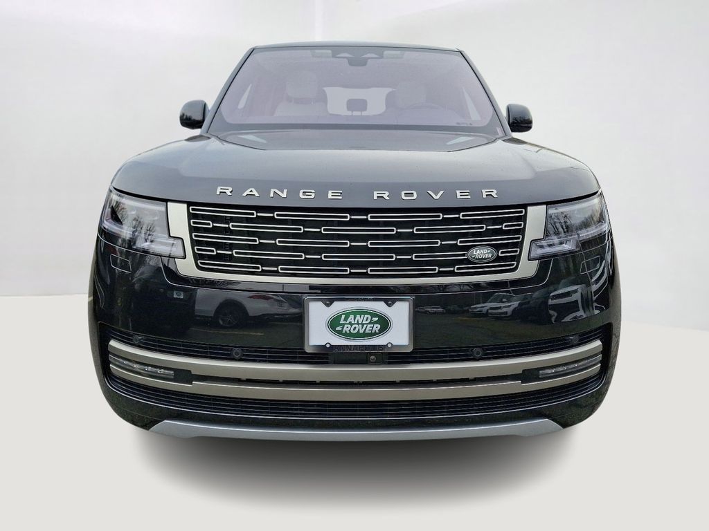 2023 Land Rover Range Rover SE 2