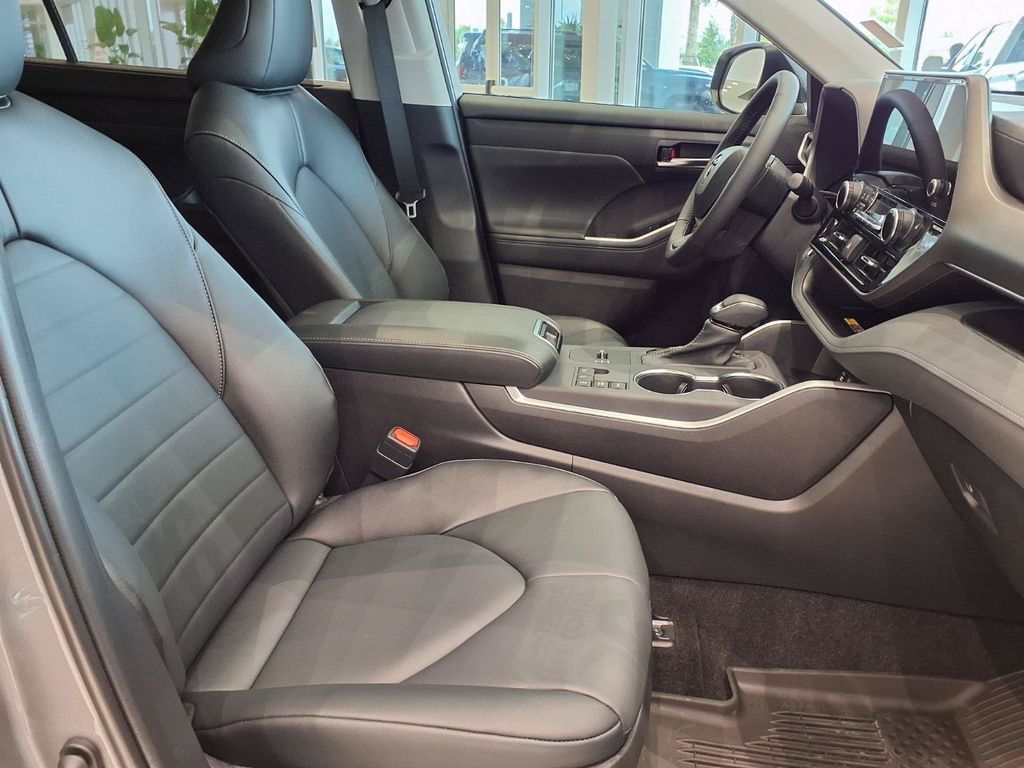 Used 2026 Toyota Highlander Hybrid SUV