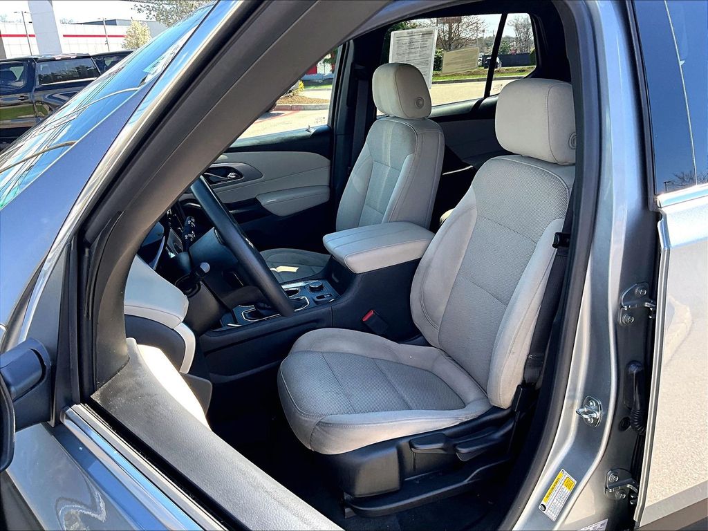 2023 Chevrolet Traverse — photo 10