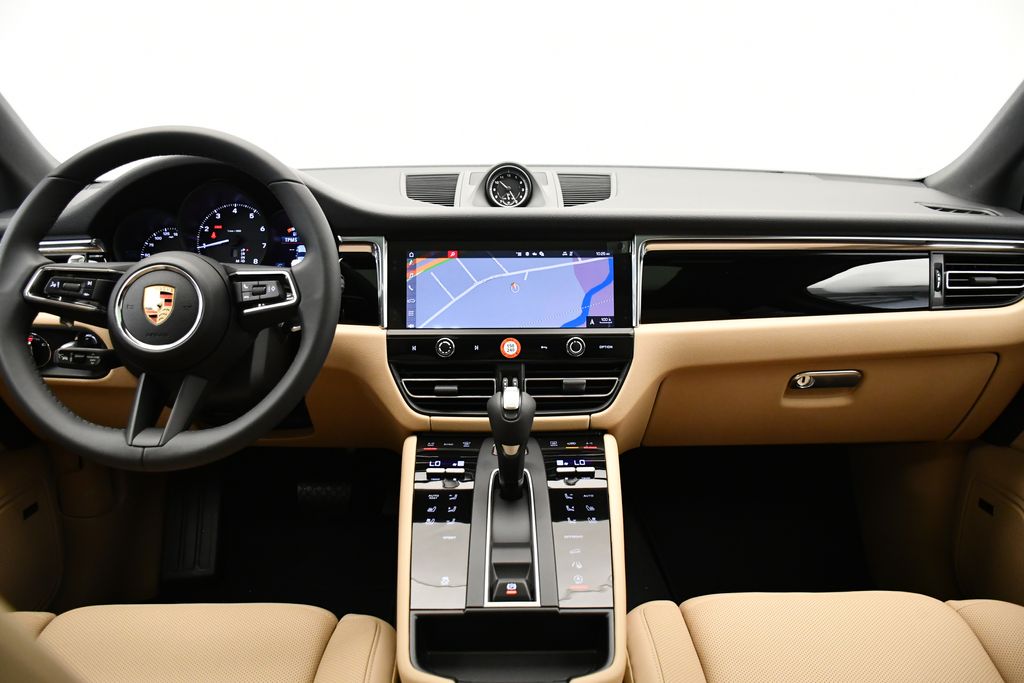 Thumbnail: 2025 Porsche Macan - 22