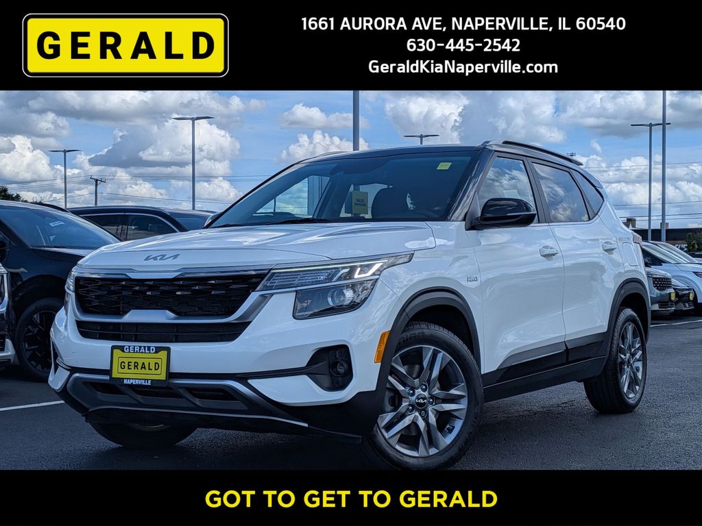 Clear White/Black Roof 2022 Kia Seltos SUV / Crossover All-Wheel Drive Continuously Variable Transmission