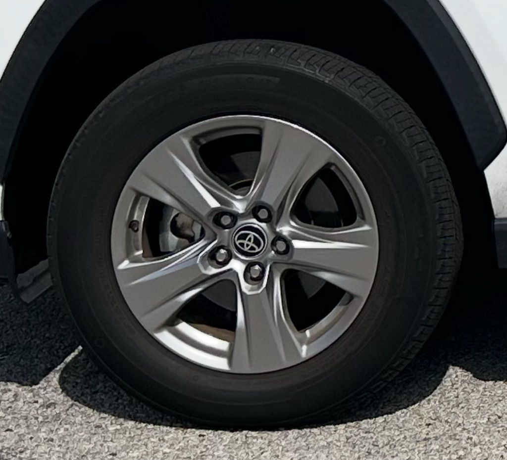 Thumbnail: 2022 Toyota RAV4 - 9