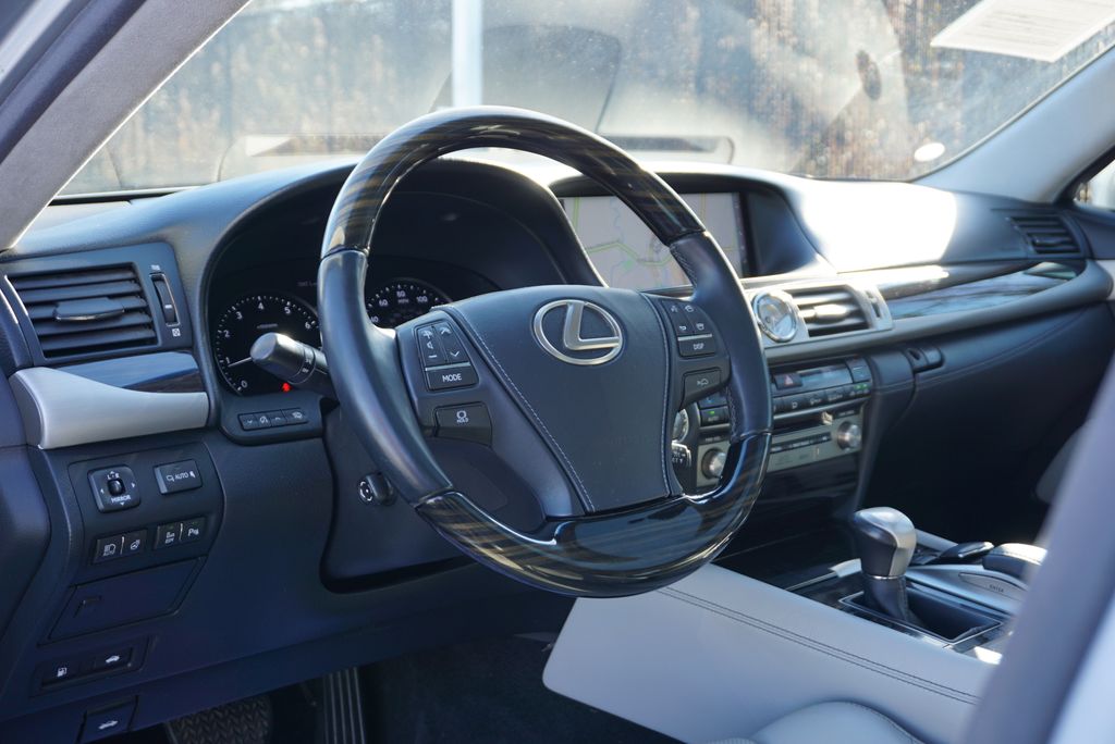 Thumbnail: 2016 Lexus LS - 10