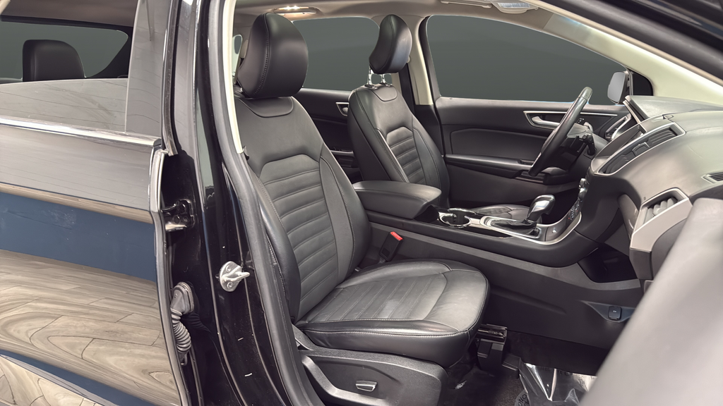 Used 2018 Shadow Black Ford SEL image 24
