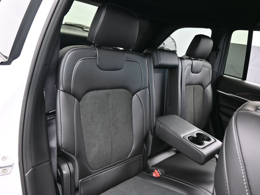 New 2026 Bright White Clearcoat Jeep Laredo image 38