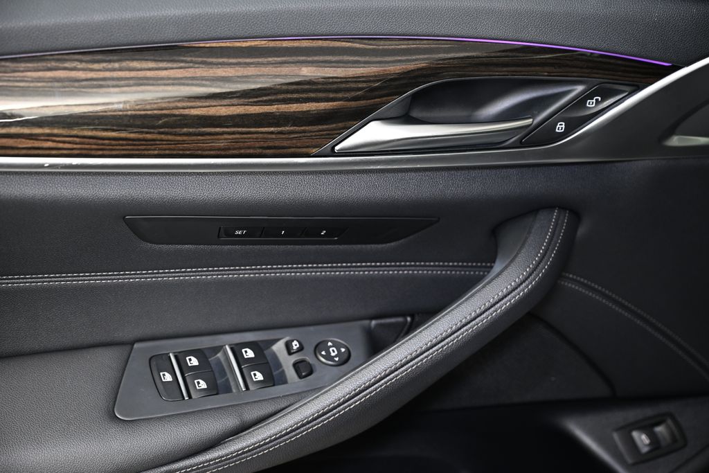 Thumbnail: 2022 BMW 5 Series - 22