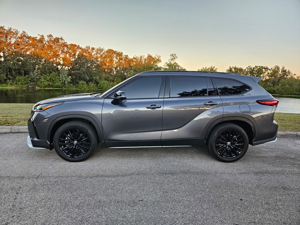 2023 Toyota Highlander XSE 2