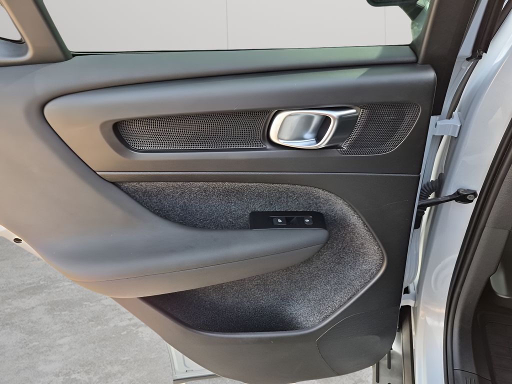 Used Car 2022 Volvo Xc40  R-design For Sale Under $25,000 In Austin, Texas