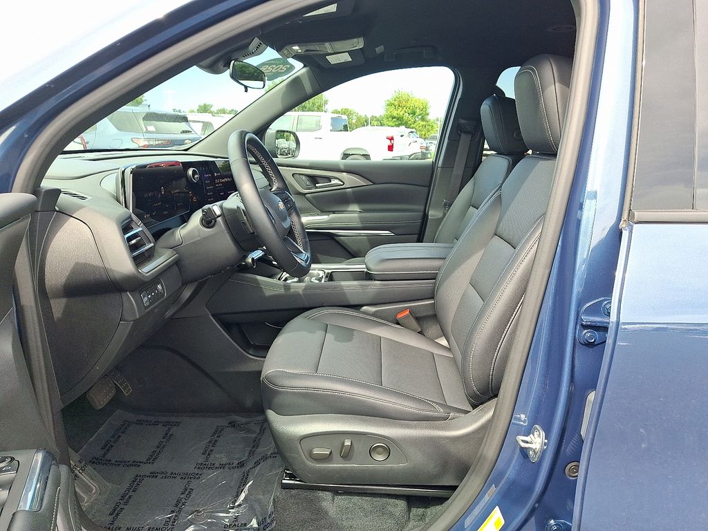 Thumbnail: 2026 Chevrolet Traverse - 14