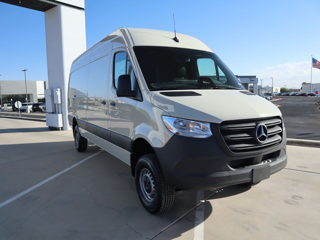 Thumbnail: 2025 Mercedes-Benz Sprinter - 3