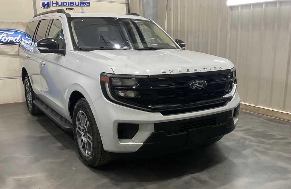 Silver Metallic 2025 Ford Expedition SUV / Crossover Four-Wheel Drive Automatic