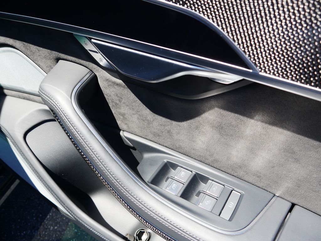 Thumbnail: 2020 Audi S8 - 27