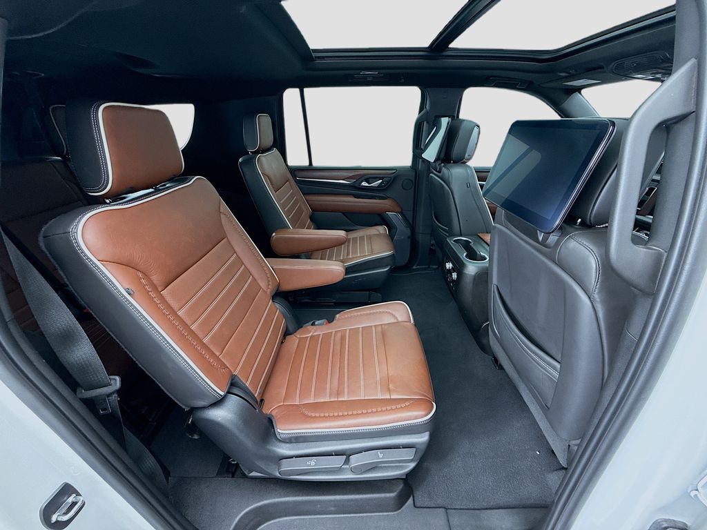 Thumbnail: 2023 GMC Yukon XL - 21
