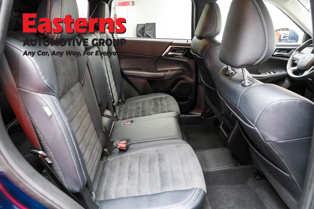 Used 2023 Blue Mitsubishi SE image 22