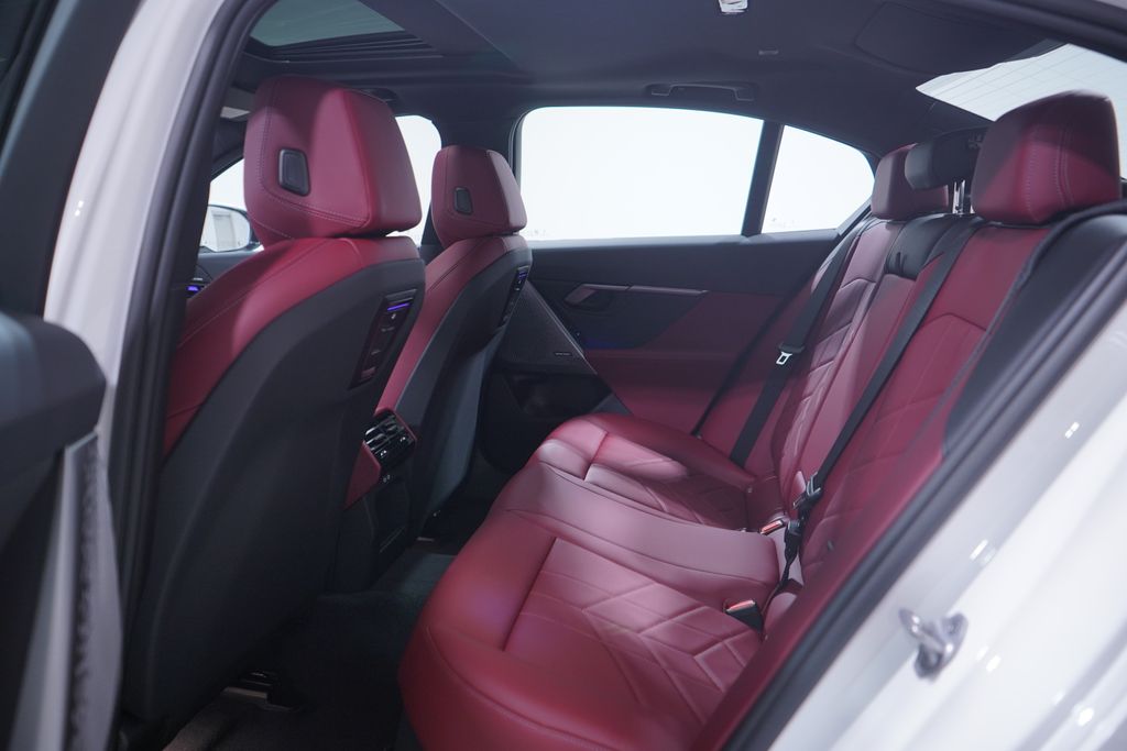 Thumbnail: 2025 BMW 5 Series - 9