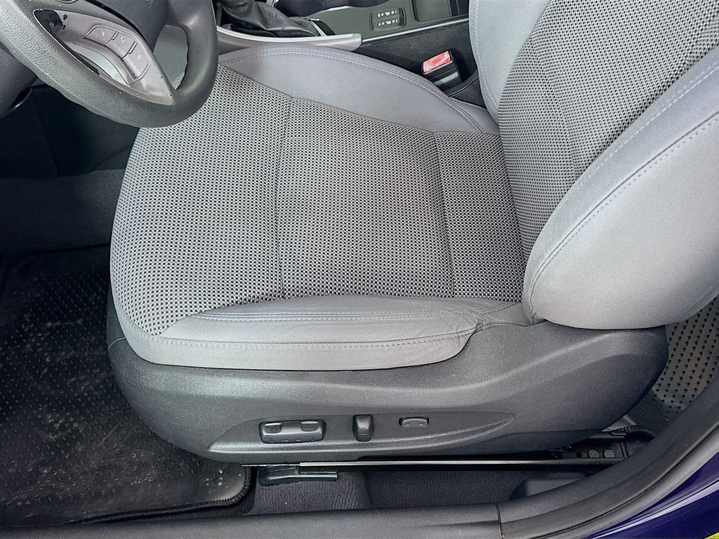 Thumbnail: 2013 Hyundai Sonata - 18
