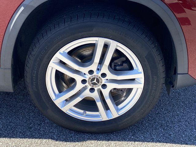 Used 2021 Red Mercedes-Benz GLA 250 image 23