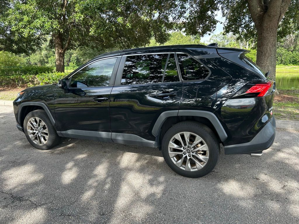 2021 Toyota RAV4 XLE Premium 3