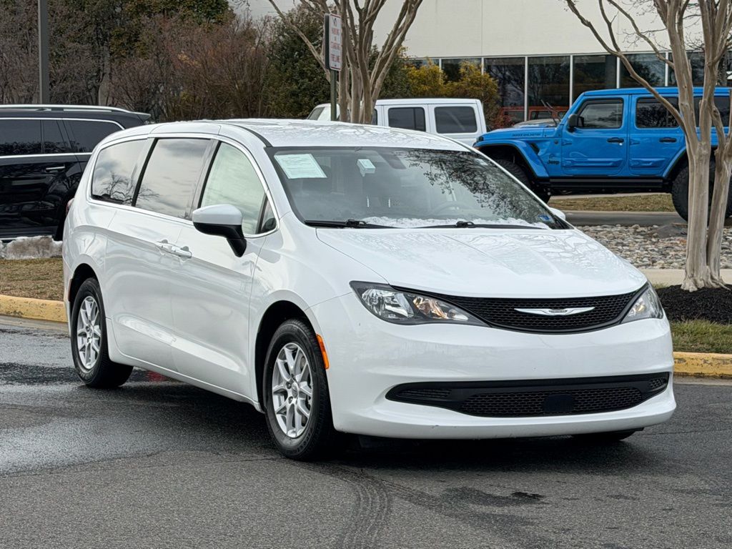 2022 Chrysler Voyager LX FWD