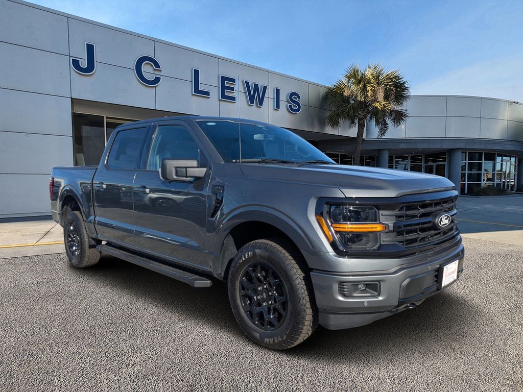 2025 Ford F-150 XLT's photo