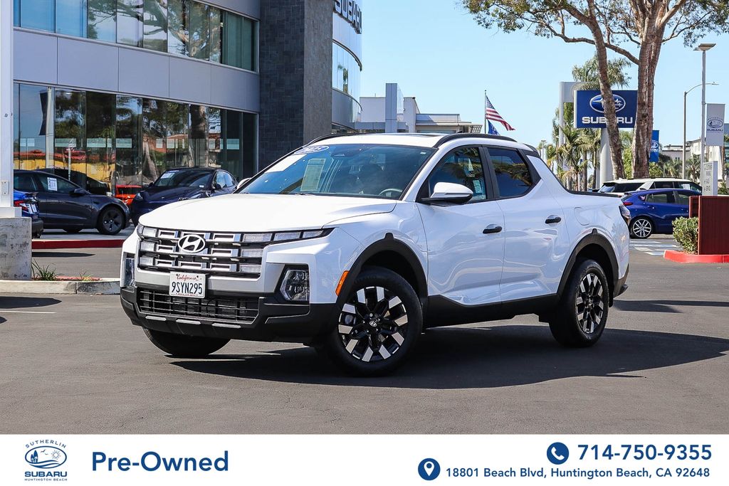 White 2025 Hyundai Santa Cruz Pickup Truck Front-Wheel Drive 8-Speed Automatic