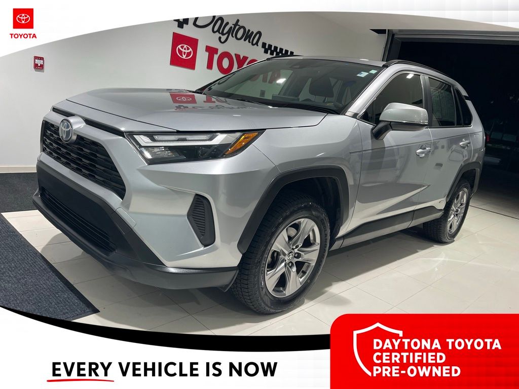 2022 Toyota RAV4 XLE - Photo 11
