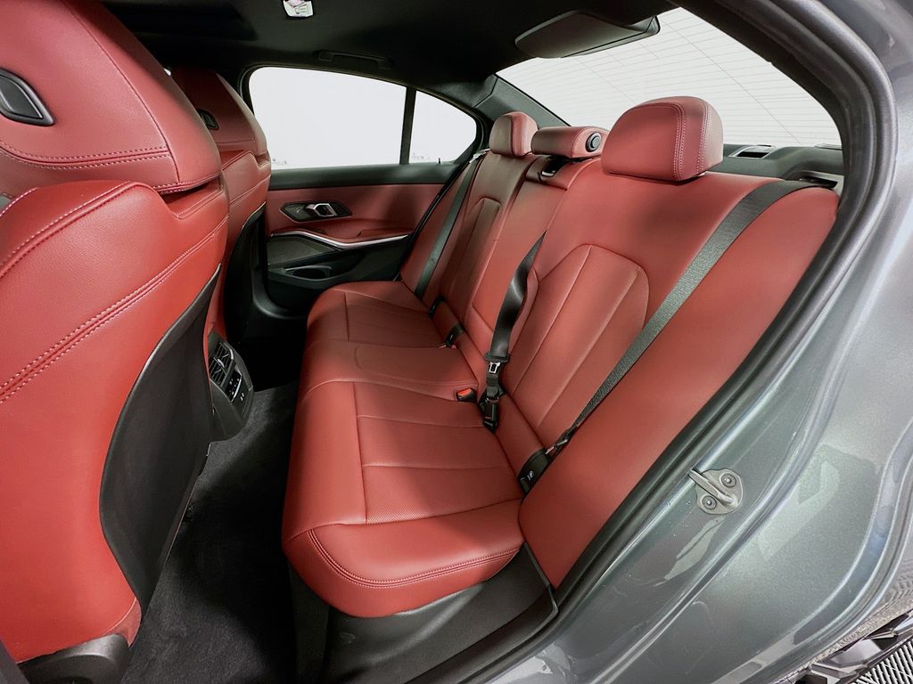 Thumbnail: 2025 BMW 3 Series - 25