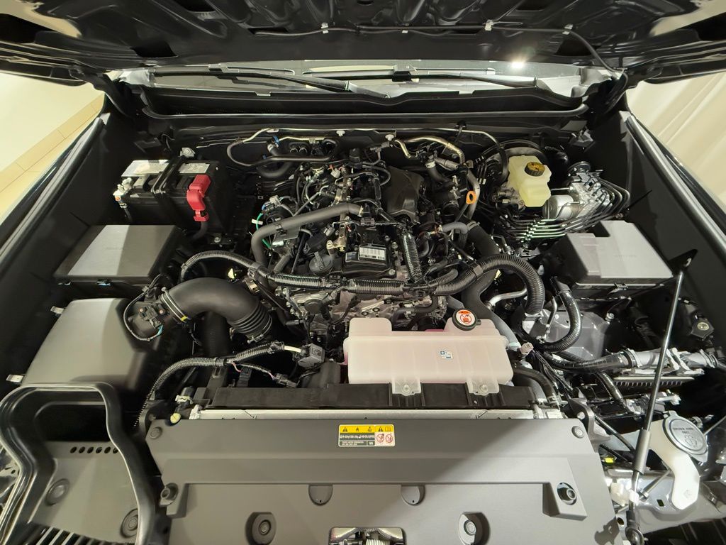 2025 Toyota Tacoma SR5 10