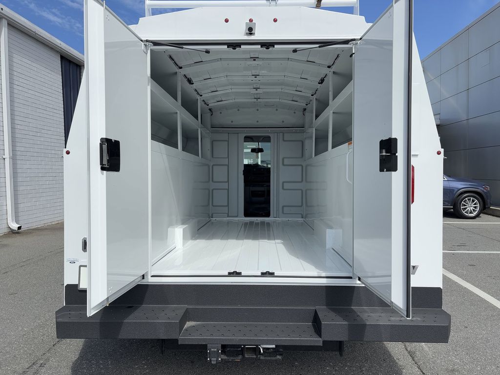New 2025 Oxford White Ford E-350 SRW image 20