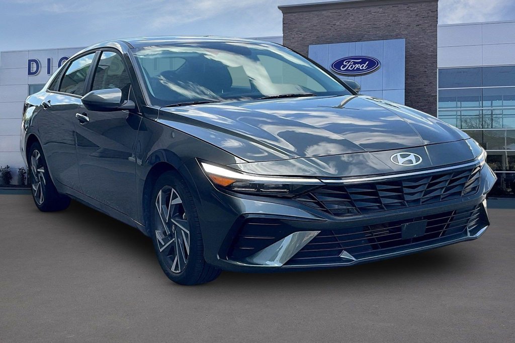 2025 Hyundai Elantra SEL Convenience FWD