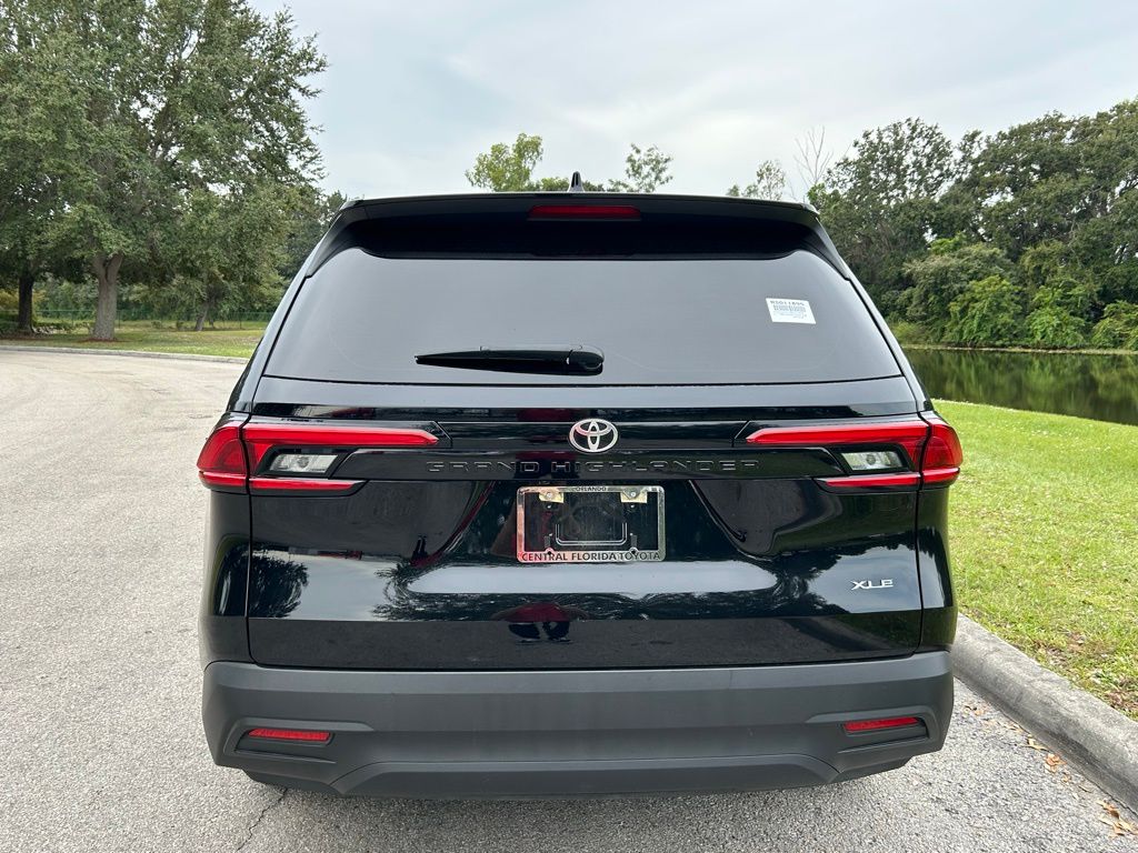 Thumbnail: 2024 Toyota Grand Highlander - 4