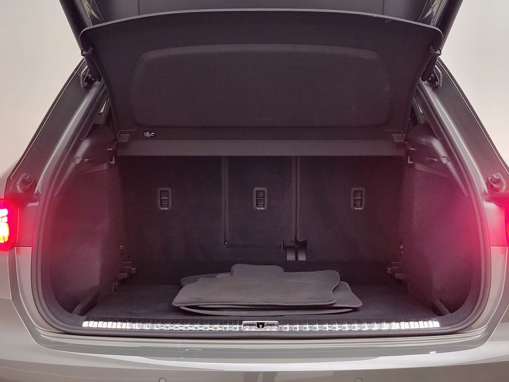 Thumbnail: 2023 Audi Q3 - 10