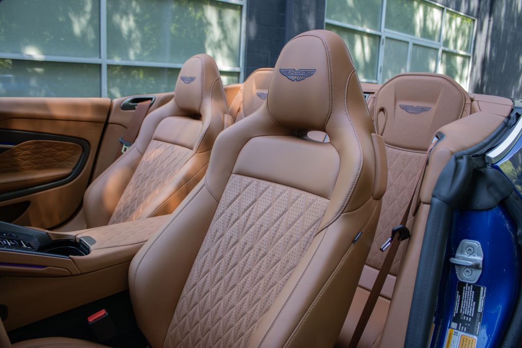 2025 Aston Martin DB12 Base - Photo 14